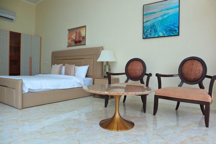 Room 4 of 31