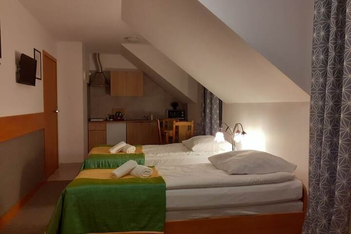 Room 7 of 40