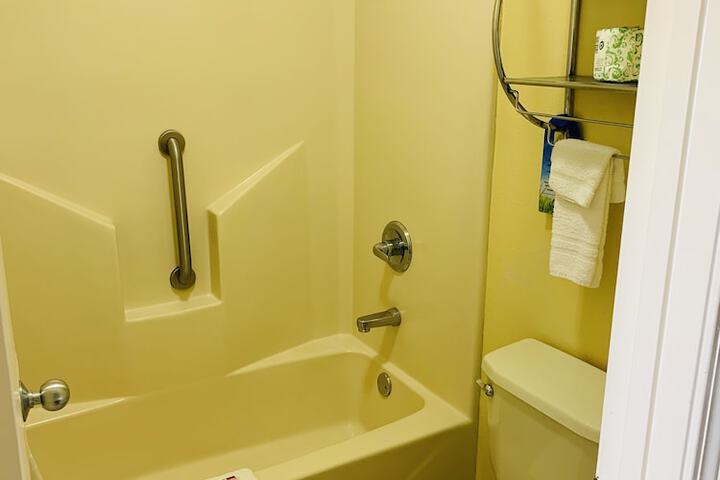 1 King Bed (5 of 8)