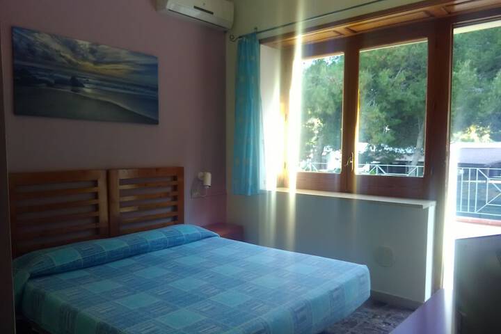 Room 10 of 77