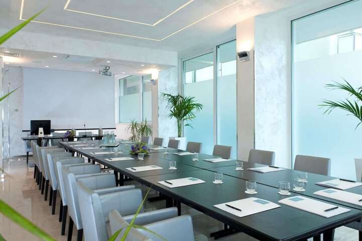 Business Center 133 of 145