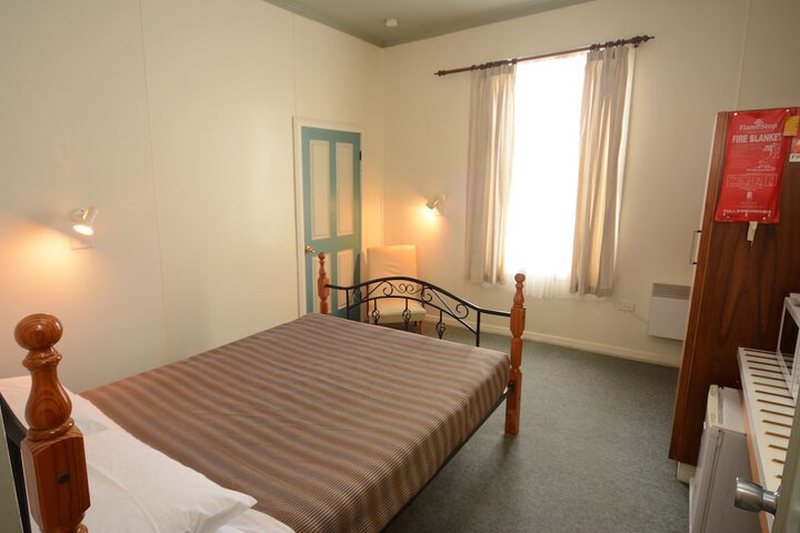 Room 10 of 60
