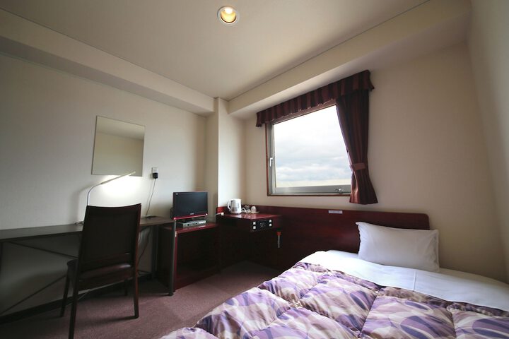 Room 4 of 16