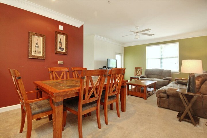 Room 4 of 33