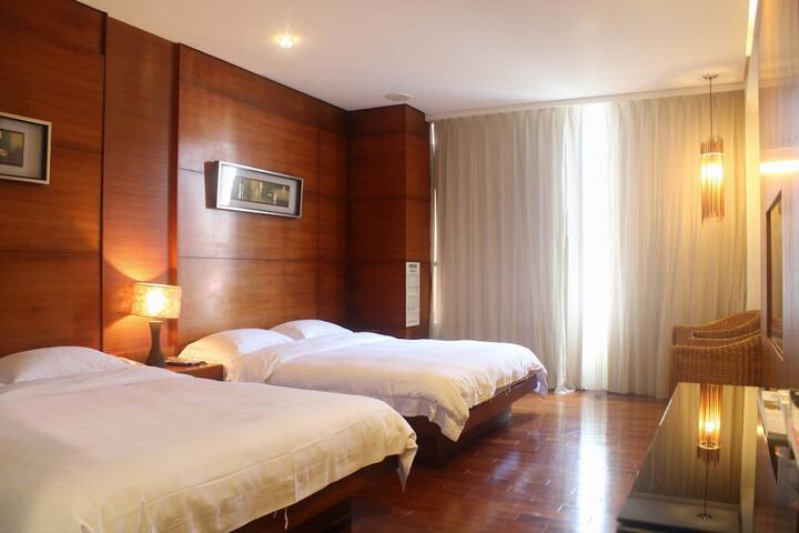 Room 8 of 50