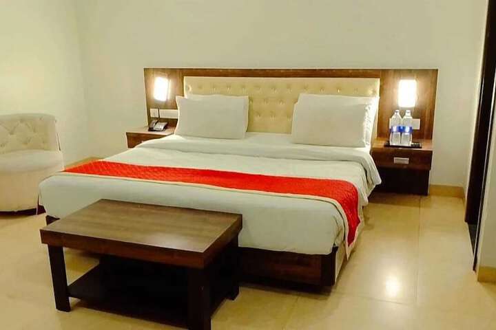 Room 8 of 28