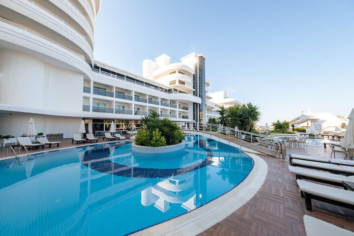 Pool Hotel