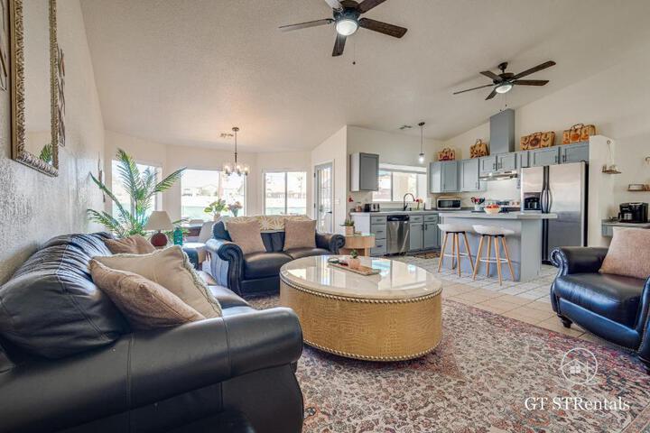 Exterior of FRESHWATER FUN - Pet & Family Friendly with Great Location!