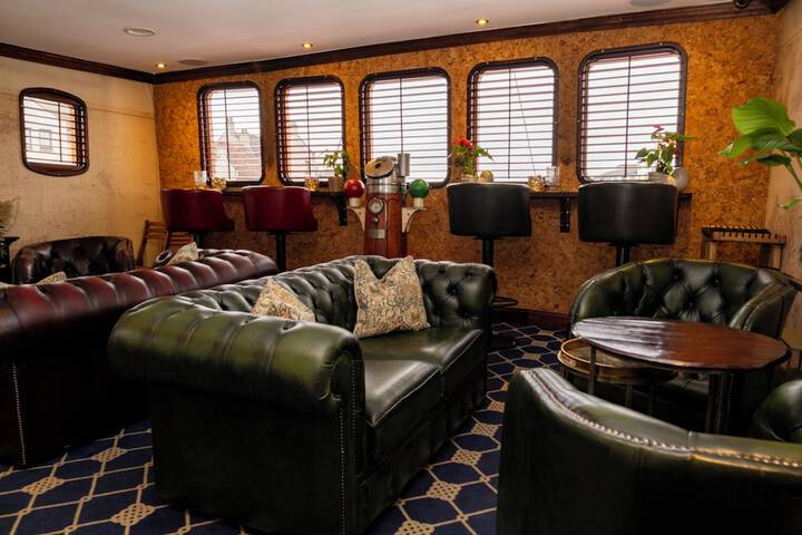 Lounge 58 of 67