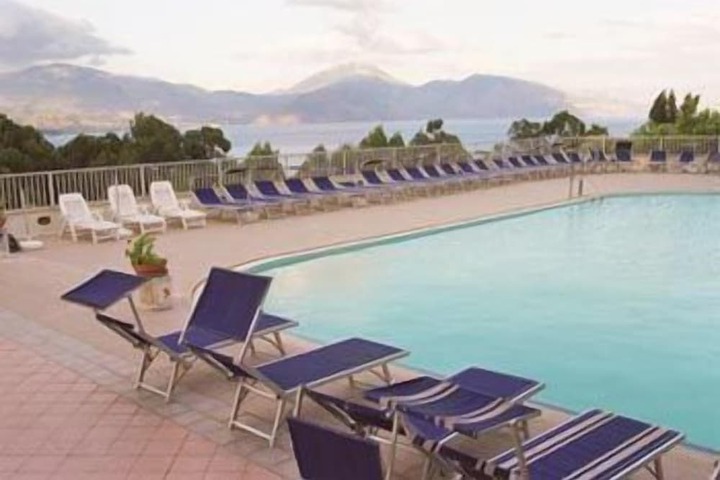 Hotel with Pool