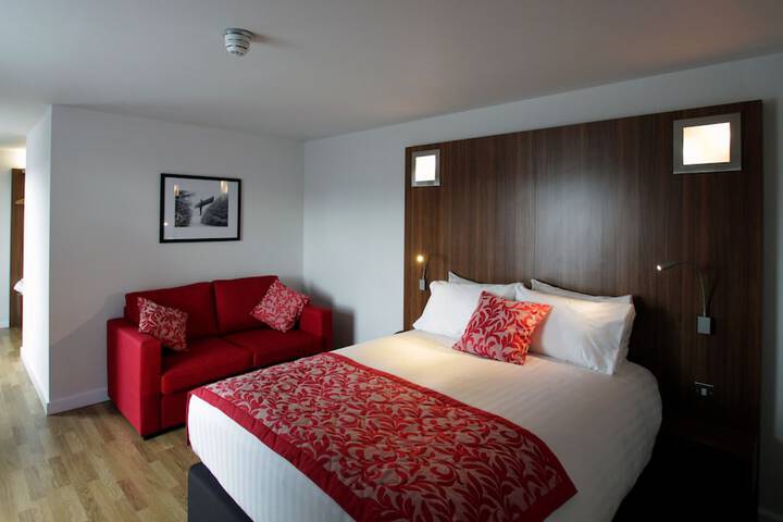 Room 9 of 42