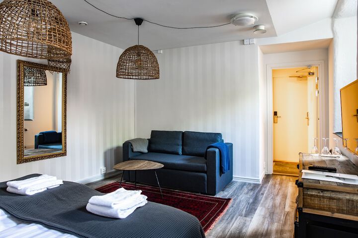 Room 6 of 49