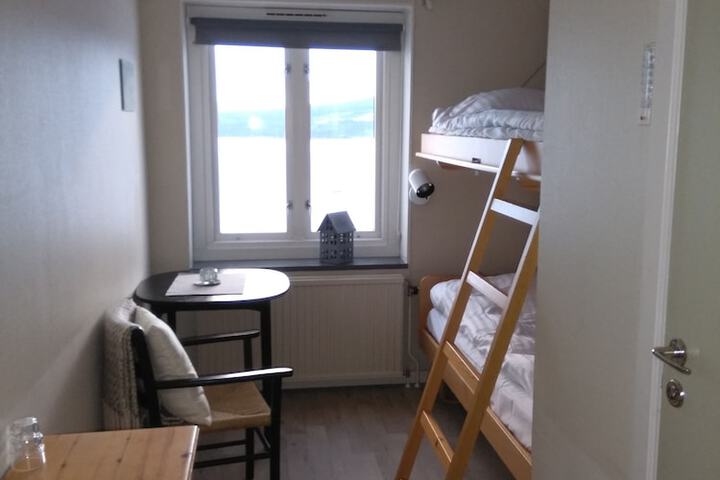 Room 16 of 36