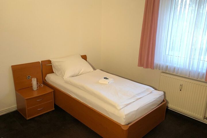 Room 8 of 13