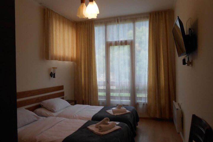 Room 13 of 33