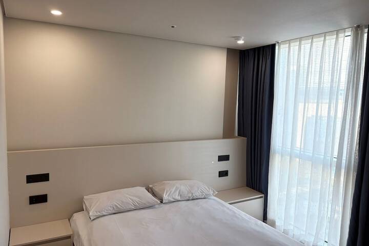 Room 65 of 77