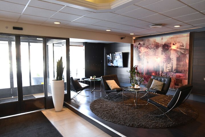 Hotel Interior 7 of 41