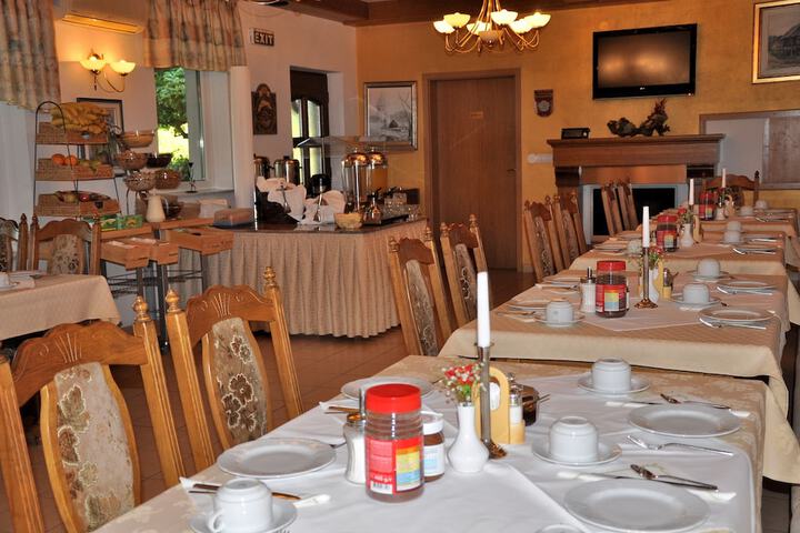 Breakfast/Coffee Service 38 of 80