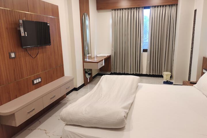 Room 14 of 36