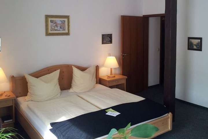 Room 3 of 145