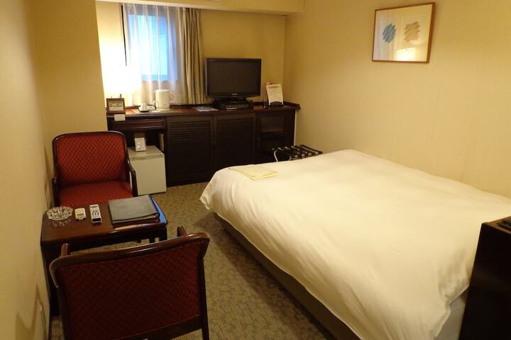 Room 14 of 16