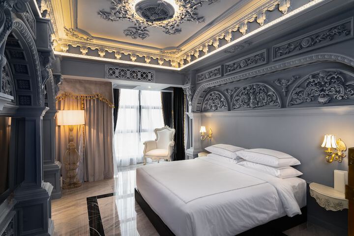 Room 55 of 195