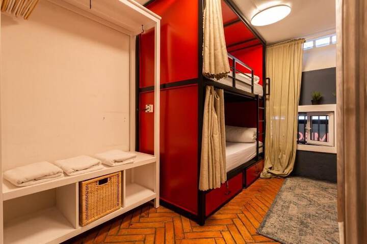 Room 85 of 147