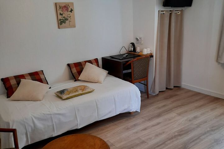 Room 8 of 74