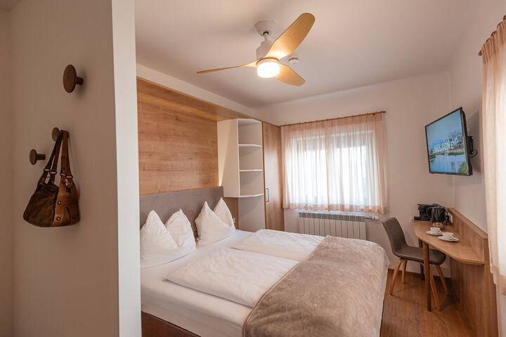 Room 10 of 49