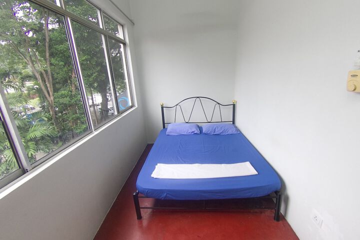 Room 4 of 38
