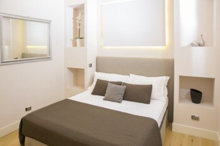 Image of Cosy and Stylish 2beds Flat 3 Mins From Piazza di Spagna