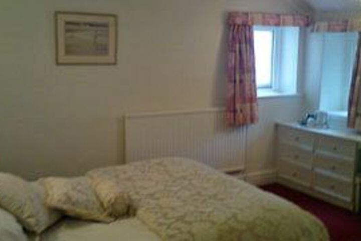 Room 4 of 8
