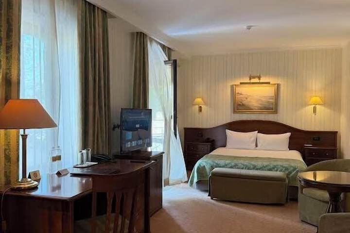 Room 73 of 177
