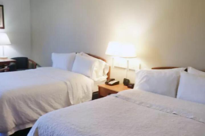 Double Bed Accessible (7 of 9)