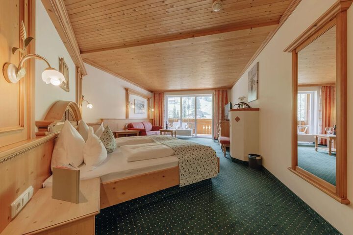 Room 3 of 27