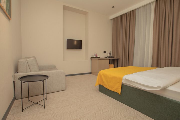 Room 17 of 31