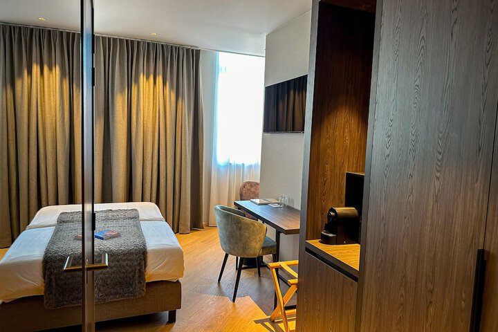 Room 17 of 53