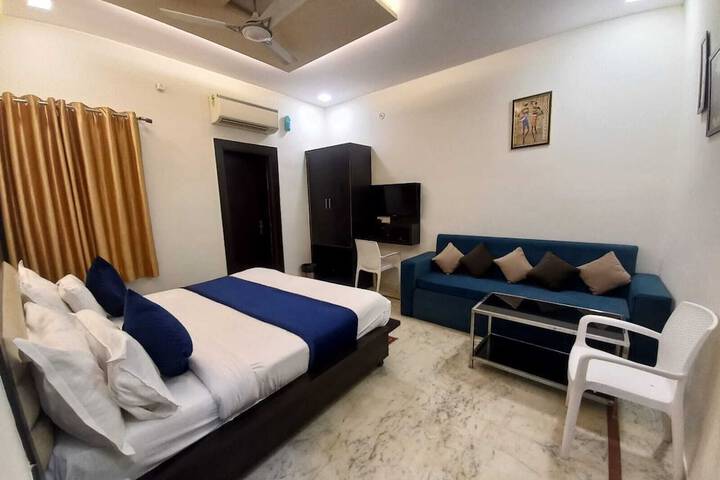 Room 4 of 38