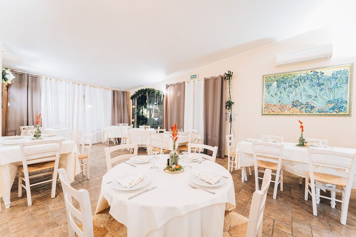 Dining 6 of 10