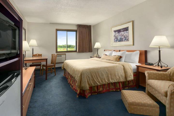 1 King Bed (6 of 7)