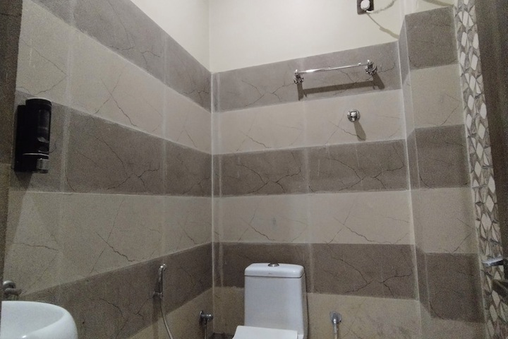 Room 7 of 14