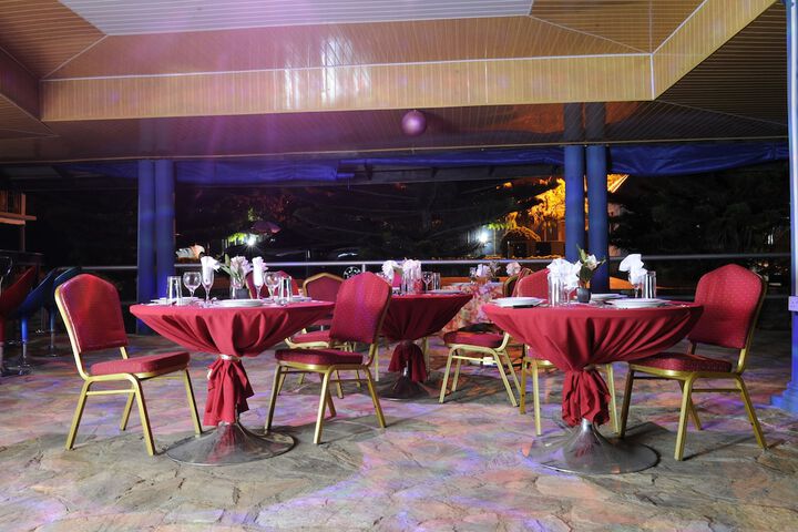 Dining 44 of 67