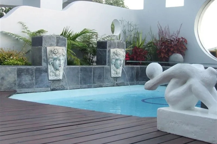Pool 5 of 8