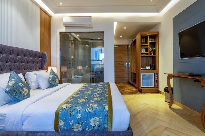 Room 2 of 11