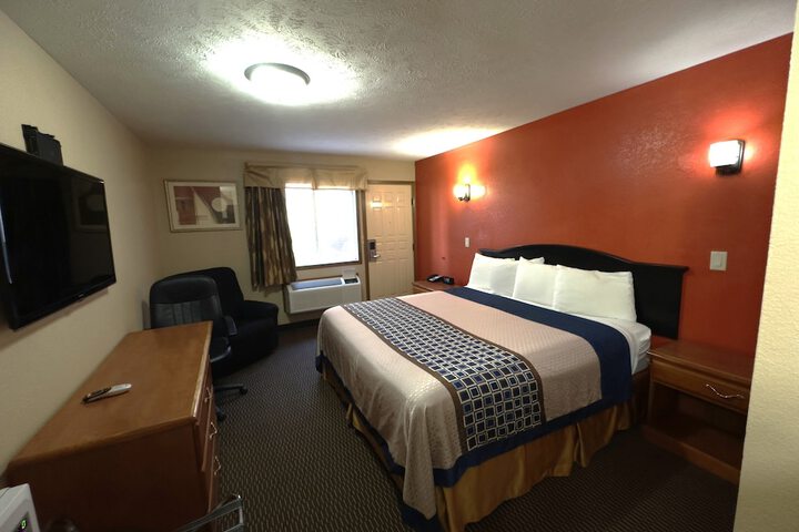 Room 9 of 36