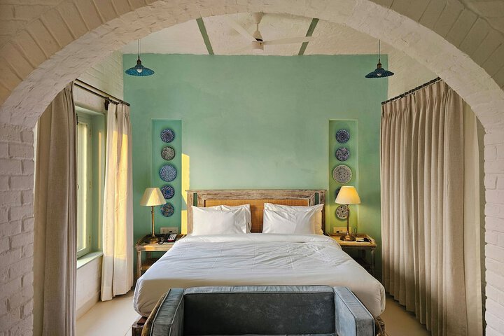 Room 2 of 30