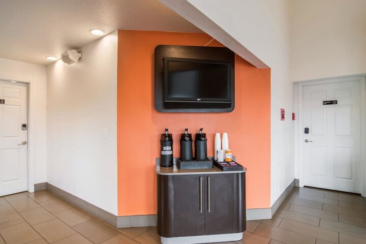 Breakfast/Coffee Service 31 of 38