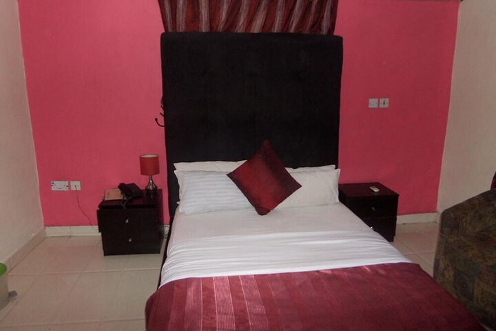 Room 4 of 13