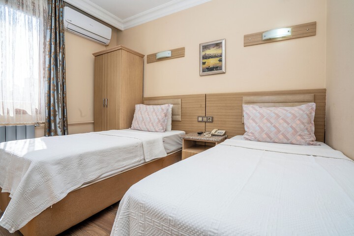 Room 16 of 28