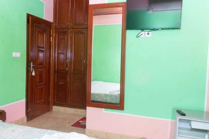 Room 10 of 101